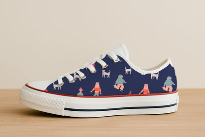 Personajes con gatos en la marina