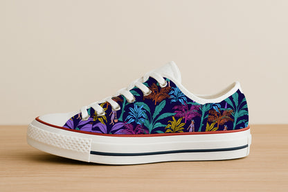 Follaje tropical con personajes que caminan