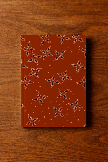 Estampado floral de pétalos de estrella en color óxido