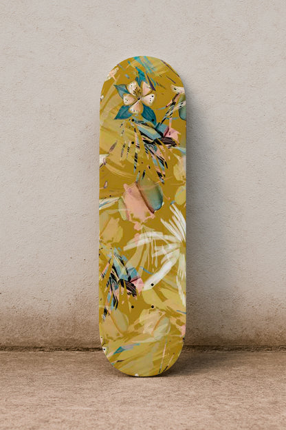 Pinceladas florales de color amarillo dorado