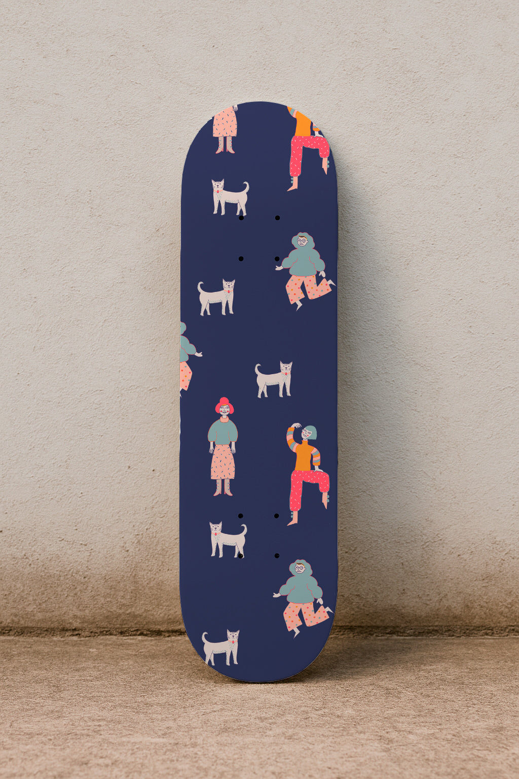 Personajes con gatos en la marina