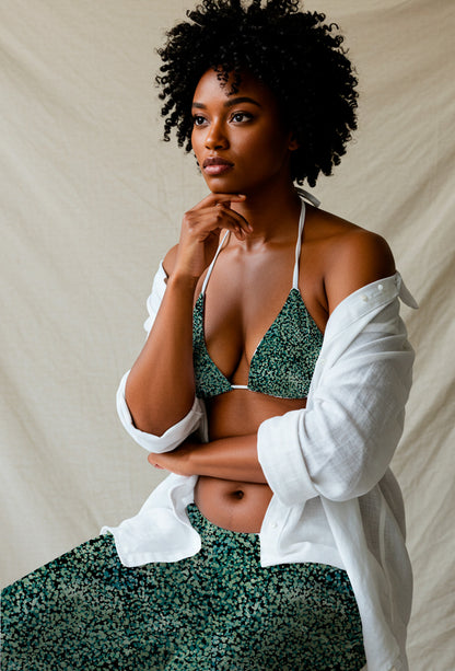 Camuflaje de hojas diminutas en tonos verdes