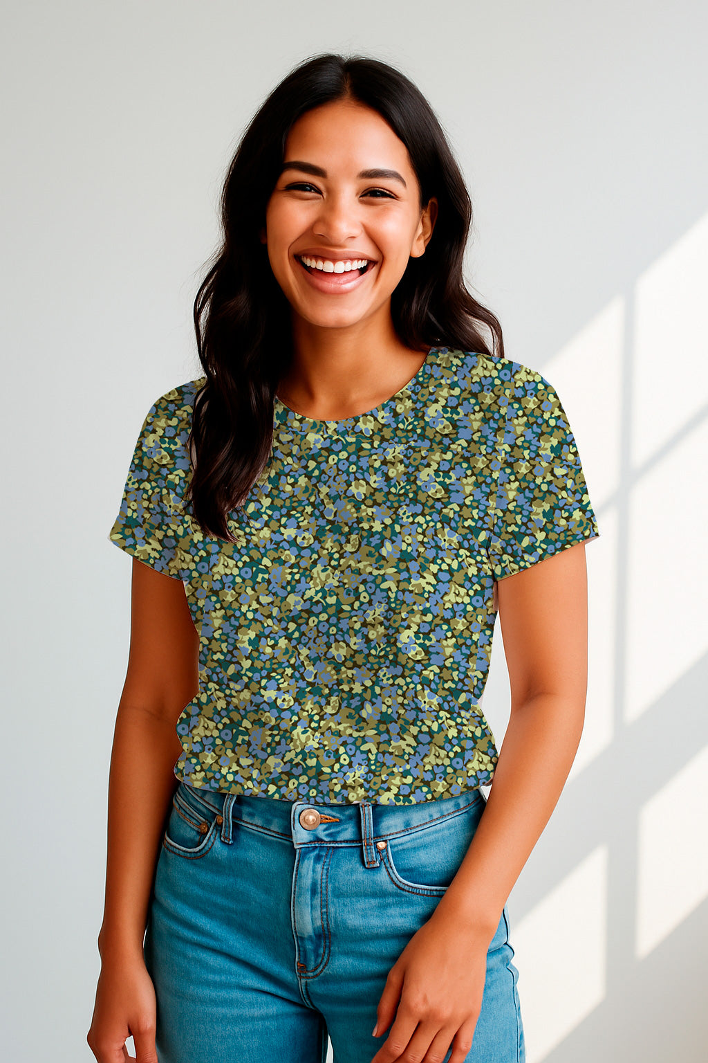 Pequeños motivos florales pintados en lila y oliva