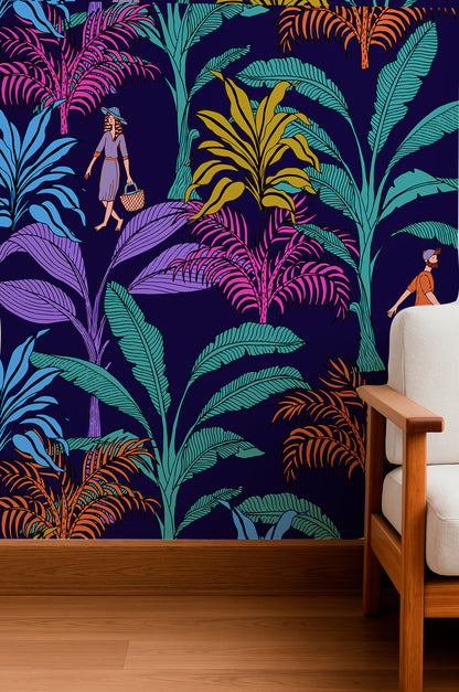 Follaje tropical con personajes que caminan