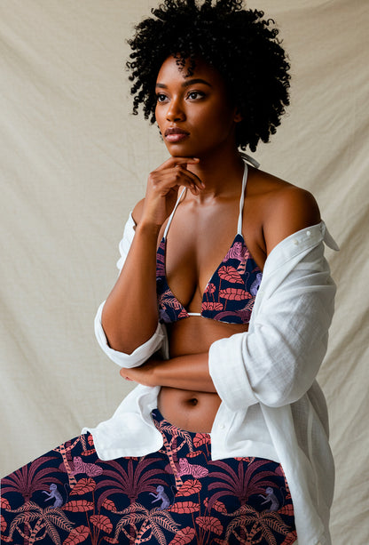 Tigres y monos en la selva de coral